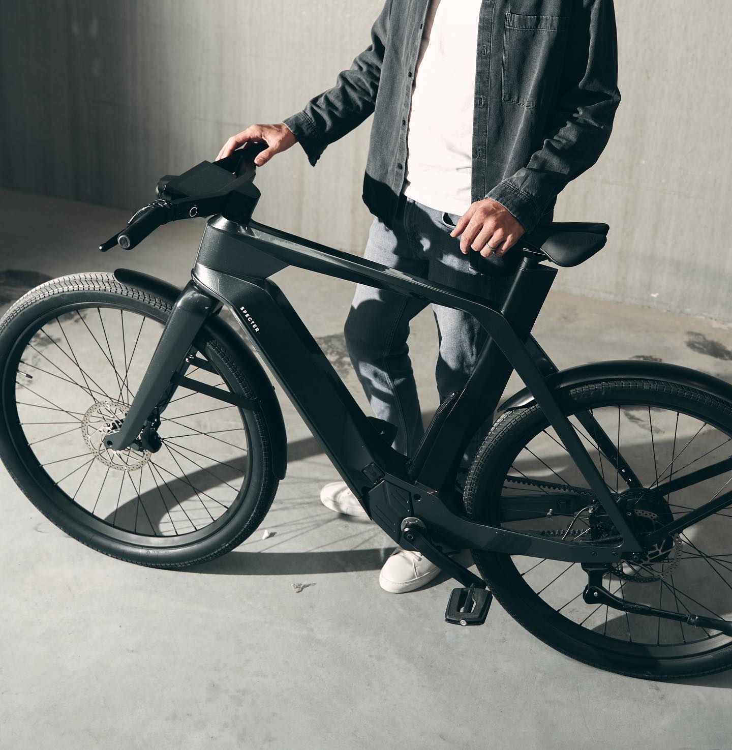 Specter 1 in matte zwart